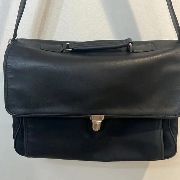 Coach men’s messenger/laptop bag 5105. - Picture 2 of 13